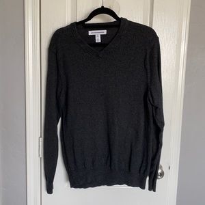 Men’s Amazon Essentials charcoal v-neck sweater